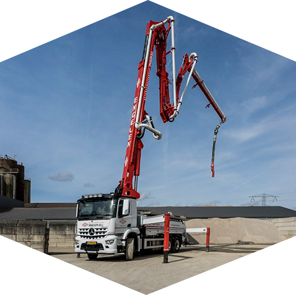 31 meter hallepomp header - Engelen Betonpompen Someren